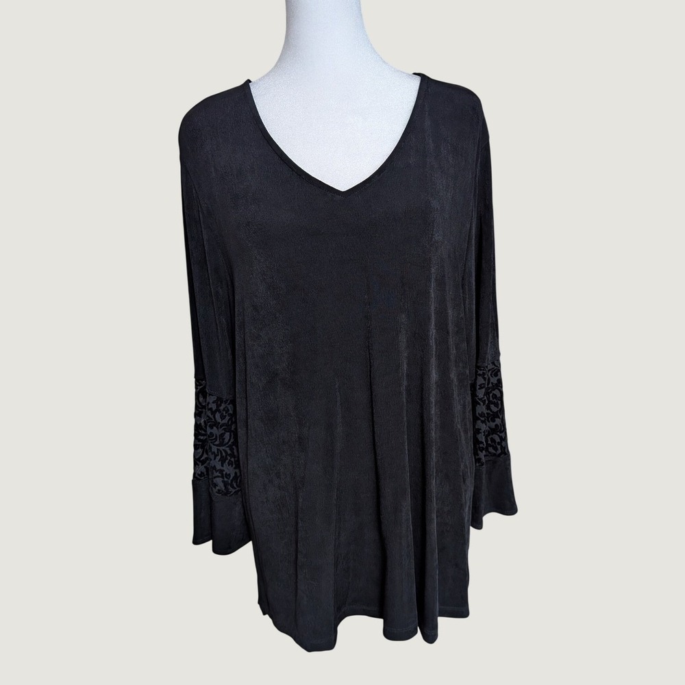 NWT Chicos Whimsigoth Black Velvet 3/4 Bell Sleeve V-Neck Top Tunic Size 2/L